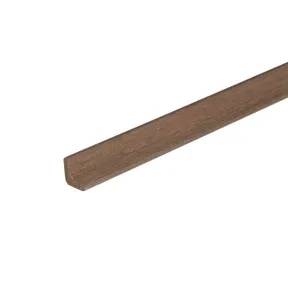 Hoeklat Meranti 28x28mm geschaafd per 10 stuks