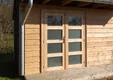 Dubbele deur Douglas hout buitenmaat 168x201cm met melkglas en RVS deurbeslag