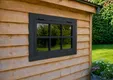 Vuren uitzetraam zwart met enkelglas - buitenmaat 90x70cm incl. zwart raambeslag