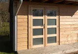 Dubbele deur Douglas hout buitenmaat 168x201cm met melkglas en RVS deurbeslag