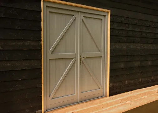 Dubbele deur Meranti buitenmaat 202x221cm met RVS deurbeslag gegrond