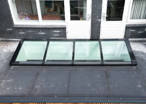 Lichtstraat Lessenaars geïsoleerd (HR++ isolatieglas) - Zwart (RAL 9005)
