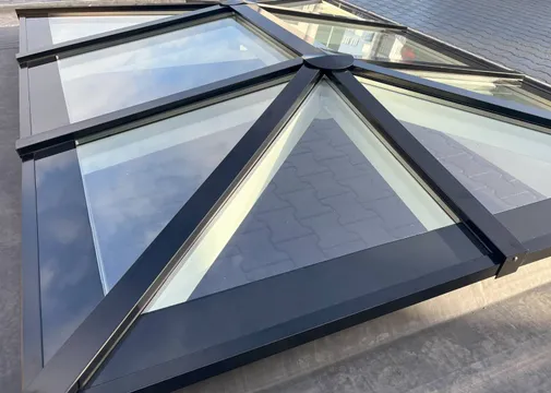Lichtstraat Schilddak Douglas - Zwart (RAL 9005)