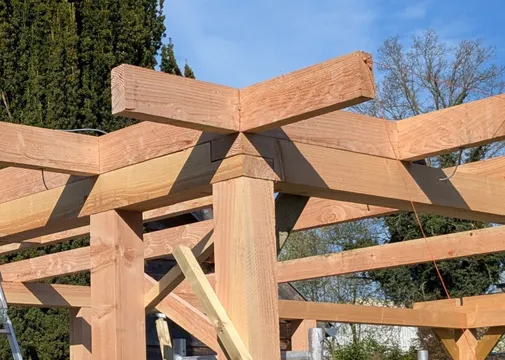 Hoekpaal Douglas hout 150x150mm fijnbezaagd (tbv ringbalk van 70mm dik)