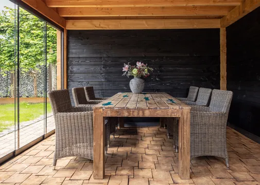 Potdekselplank 25x275mm bezaagd zwart geïmpregneerd gespoten